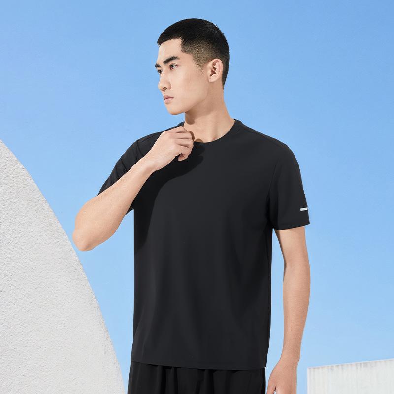 Atmungsaktives Herren-T-Shirt aus Eisseide-Netz: Schnelltrocknendes Sport-T-Shirt mit kurzen Ärmeln und Rundhalsausschnitt