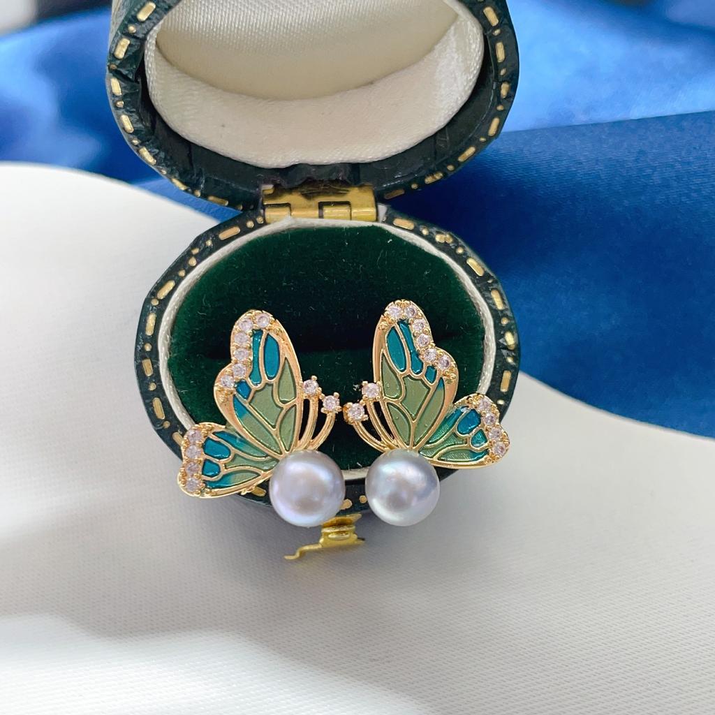 Natural freshwater pearl earrings with symmetrical butterfly gradient enamel color, exquisite and versatile pearl earrings