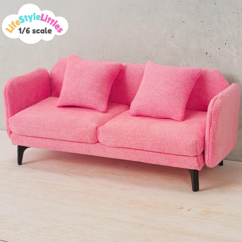 Puppenhaus Miniaturmöbel im Maßstab 1:6, Kompaktes modernes Sofa, Kirschrosa, mit 2 Kissen, Puppensofa, Miniatur-Interieur