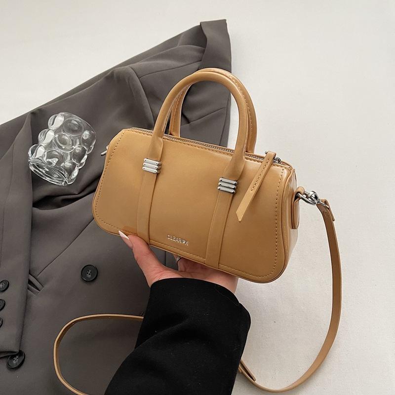 Premium bag women's spring and summer 2025 new fashion niche design shoulder messenger bag women's portable pillow bag