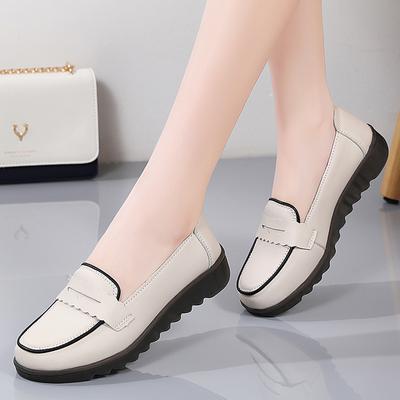 Spring New Genuine Leather Soft Sole Bean Shoes Korean Flat Shoes Versatile One-piece Women's Shoes Cowhide Mother's Shoes