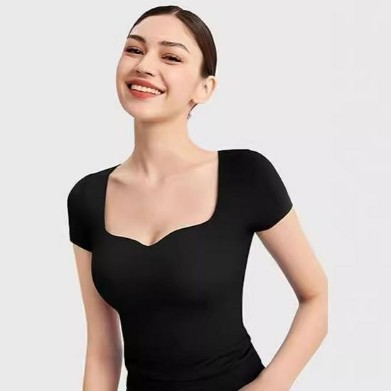 2024 Top Crop ze Slim-Fit Dekoltem w Kształcie Serca z Jedwabiu Mlecznego: Damski sweter z krótkim rękawem