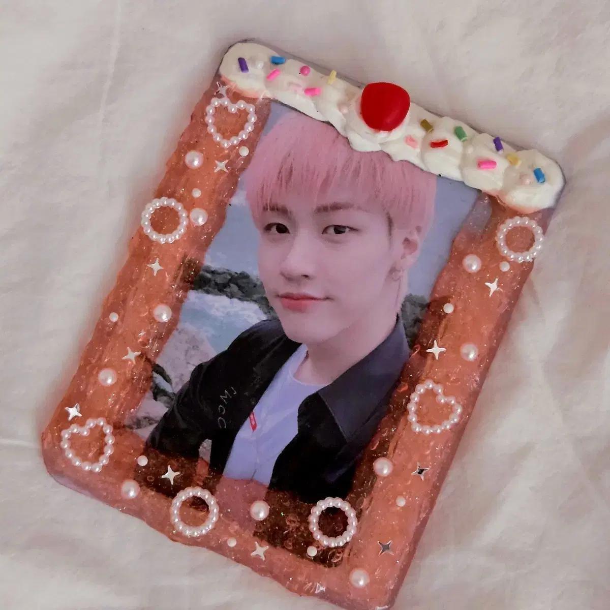 

N.flying Seunghyub Is Doing Hattu Photocard