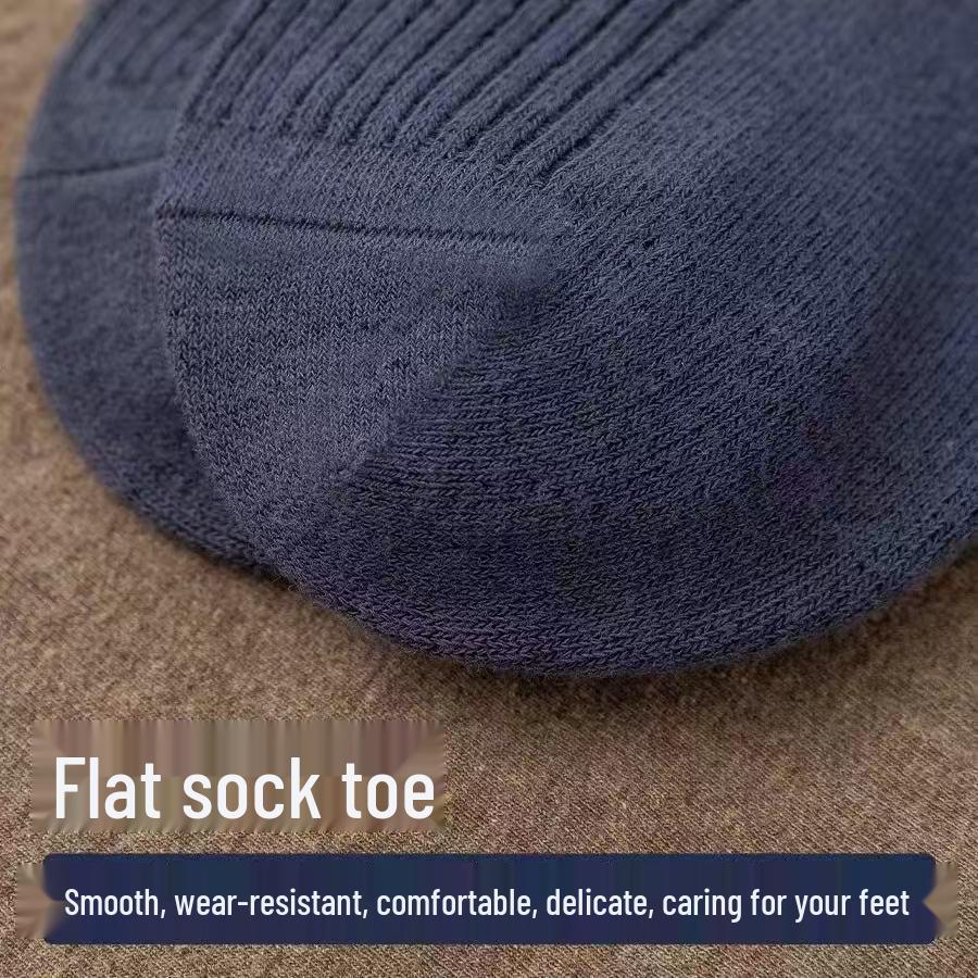 Versatile Men's Striped Crew Socks: Odor-Resistant, Sweat-Absorbing, Breathable - Ideal for Spring/Summer.