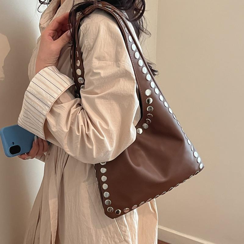Retro Rivet Texture 2026 Spring New Fashion Western Style Niche High-end Sense of All-match Simple Shoulder Handbag