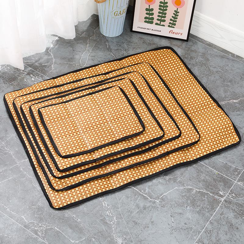 

All-Season Pet Bed Mat: Cool Nest for Cats and Small Dogs 40x30 CM (up to 5 lbs)