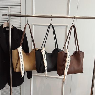 Large-capacity Retro Bag Women's New Autumn and Winter Versatile Simple Shoulder Bag Student Class Commuting Tote Bag