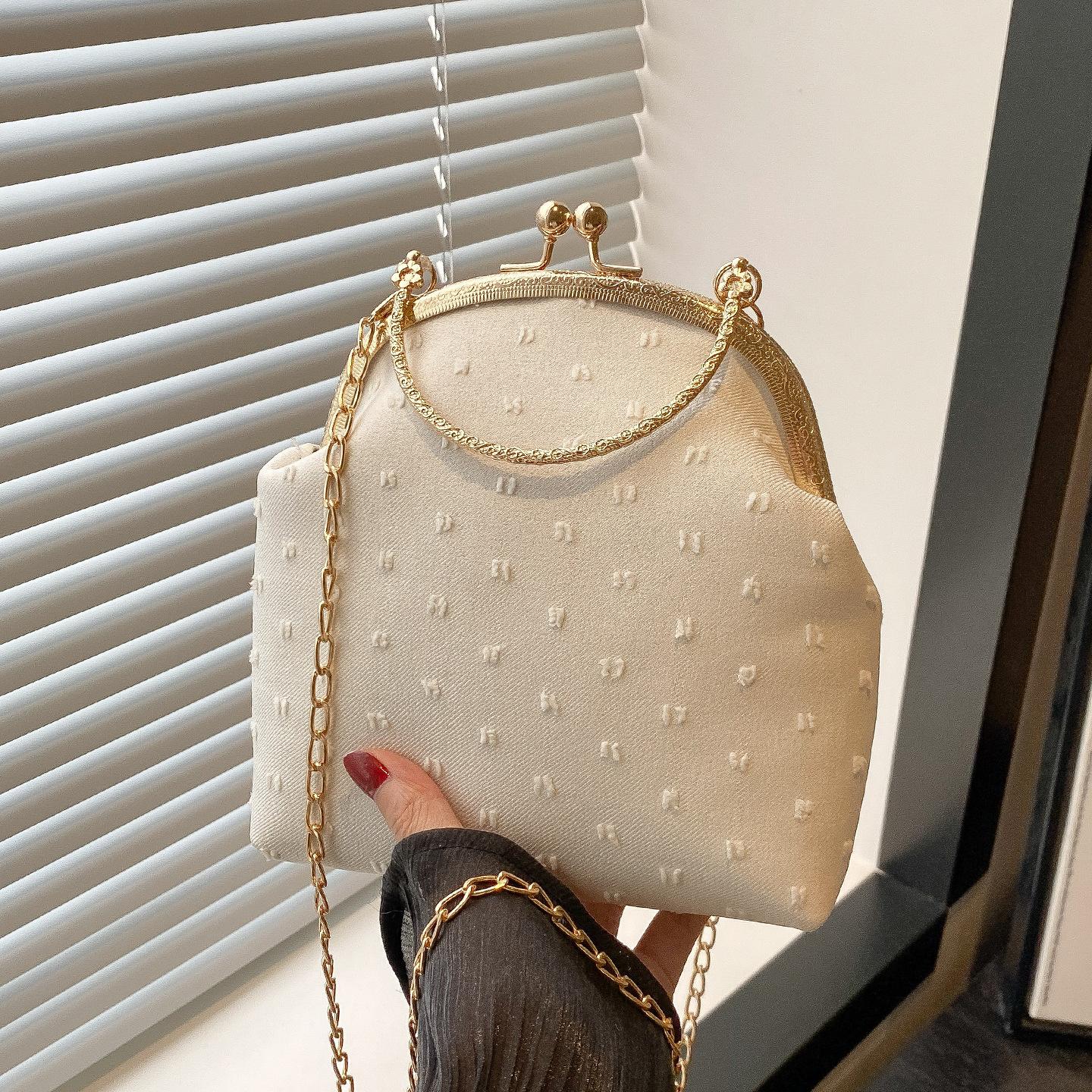 

2025 модная индивидуальная наплечная сумка-мессенджер ins модная простая сумка в зарубежном стиле женская простая текстурная цепочка вечерняя сумка белый