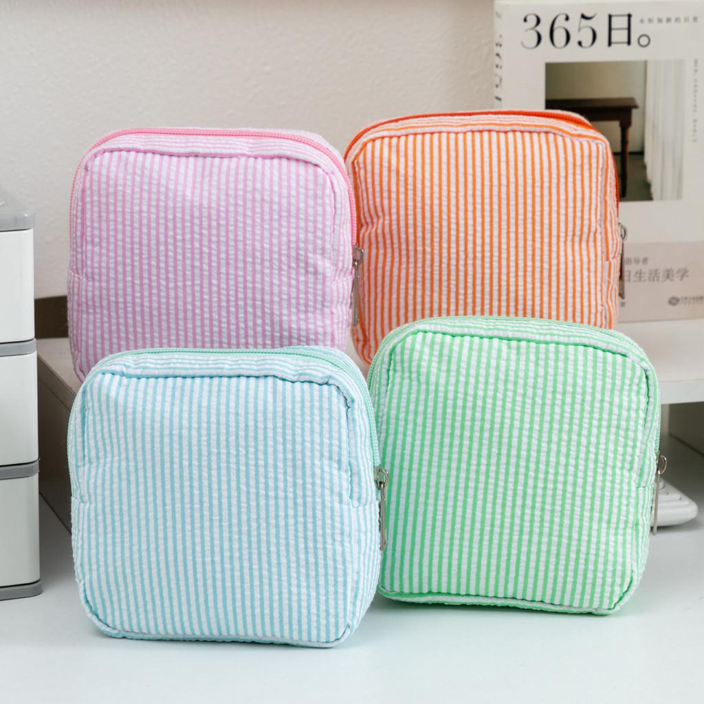 Polyester Travel Cosmetic Bag With Breathable Design For Packing And Storage