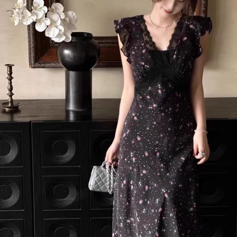 Black Lace Splicing Floral Dress Summer Vacation French Temperament Beautiful Oblique Cut Waist Pinch Dress