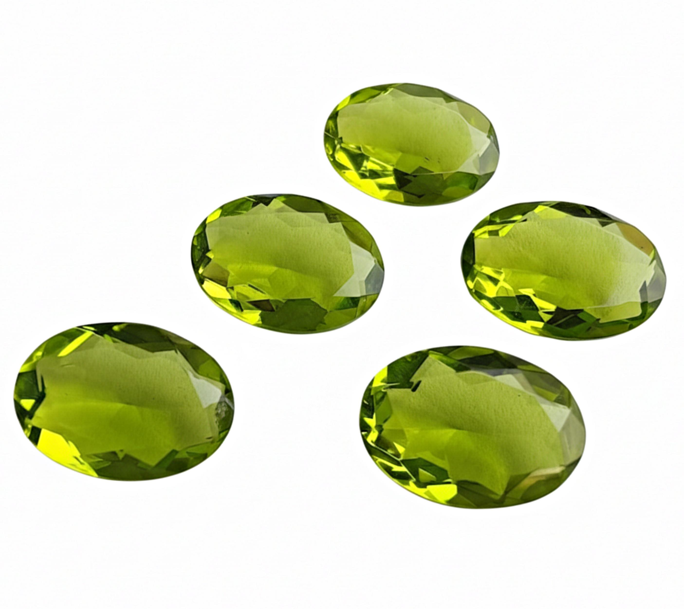 

Овальные драгоценные камни из зеленого кварца - ограненные кабошоны качества ААА 15x20mm зелёный