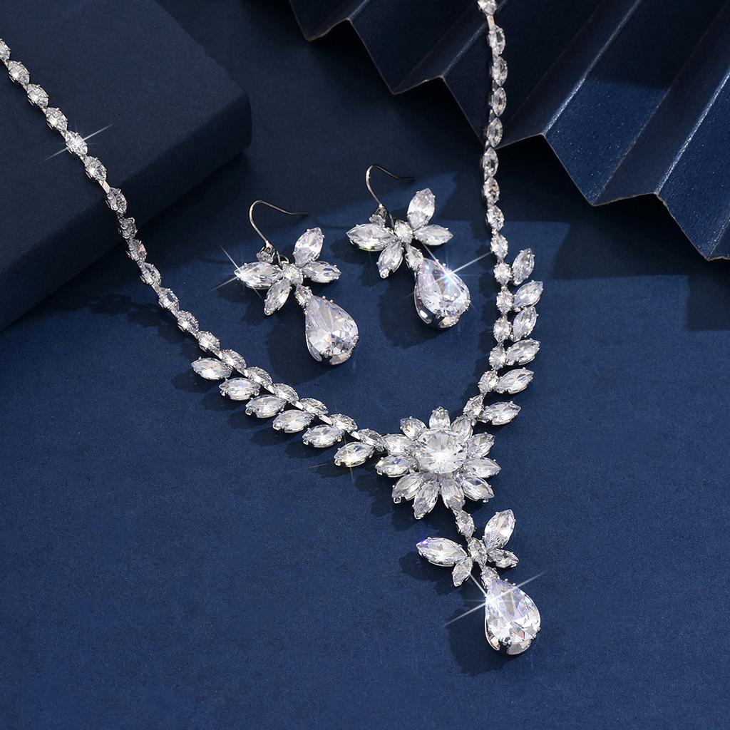 European and American style light luxury flower droplet necklace earring set for bride's dinner French jewelry accessories