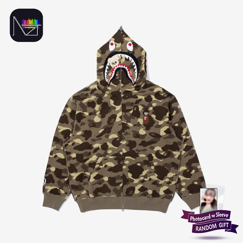 

[ПРЕДЗАКАЗ] STRAY KIDS × BAPE – ХУДИ НА ПОЛНОЙ МОЛНИИ HAN Quokka SHARK (Хан Вер.) HAN (L)