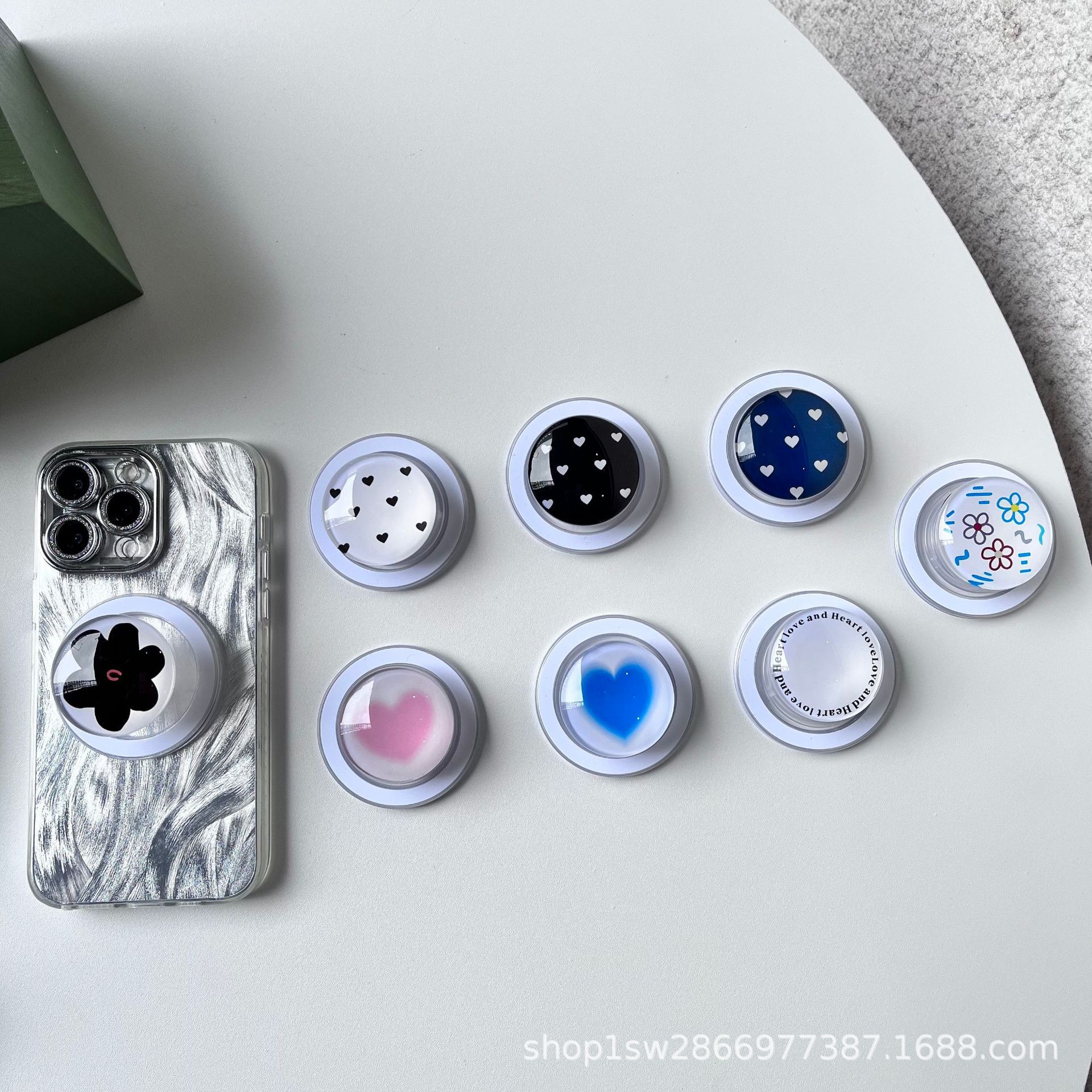 Magnetic Retractable Phone Stand: Heart & Flower Design Transparent - Black Flower