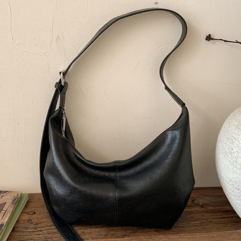 Retro Dumpling Bag Winter New Fashion High Value Messenger Bag Casual Niche Commuter Armpit Bag