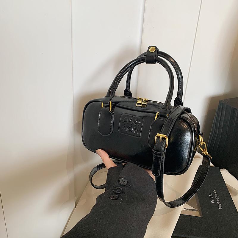 Small Bag Women's Versatile New Retro Shoulder Messenger Bag Popular Portable Pillow Bag