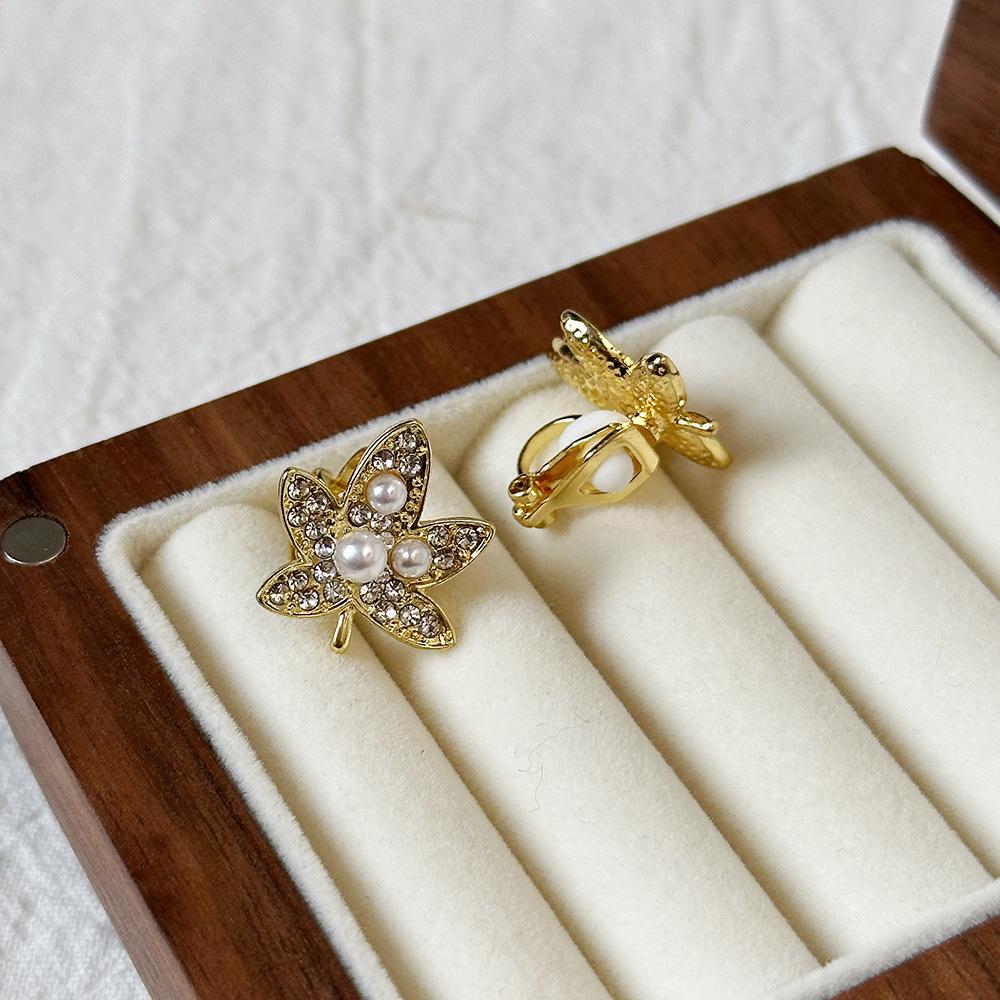 Korean Xiaoxiang Love Heart Earrings: High-End Summer Sweet Design with Niche Oil Drop Accents