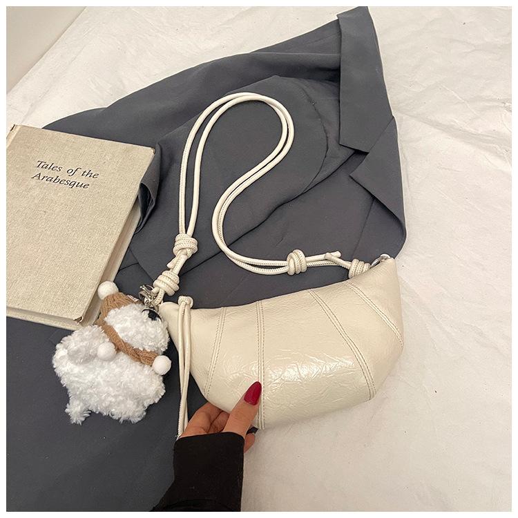 Niche croissant bag women's new popular fashion shoulder underarm bag versatile commuter messenger bag