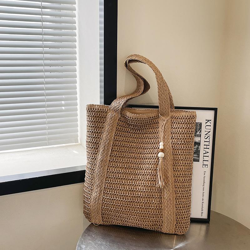 

New solid color woven shoulder bag 2025 versatile large-capacity underarm straw bag vacation beach bag versatile women s bag without pendant хаки