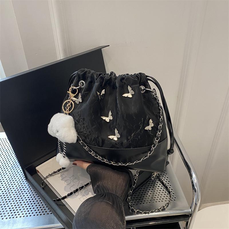 

Stylish Large Capacity Bucket Bag For Women In Trendy Black Silver Blue And White Colors Without Pendant чёрный