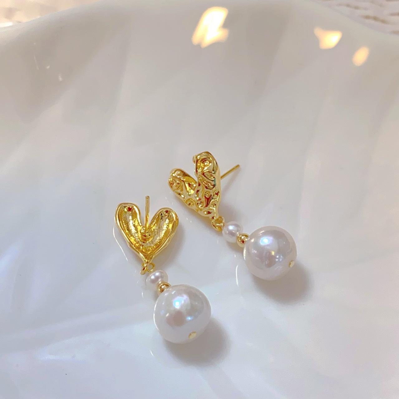 French retro temperament natural baroque pearl stud earrings exquisite high-end Edison niche design love earrings Silver needle