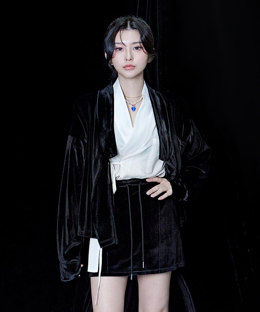 Tiemsseuli Late Night Velour Training Jeogori Skirt Set Black