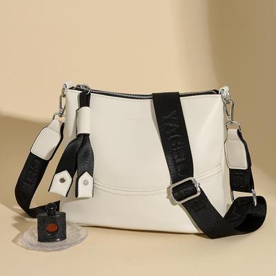 Modes, vienkārša sieviešu soma.