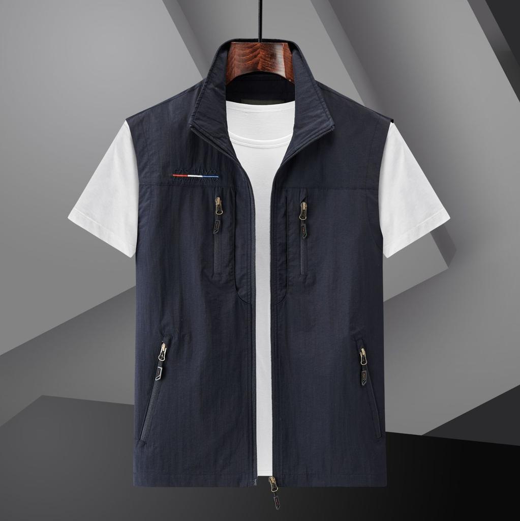 Men's Casual V Neck Sleeveless Vest Zipper Front Multi Pocket Utility Vest Lightweight Outdoor Workwear Vest for Daily Use