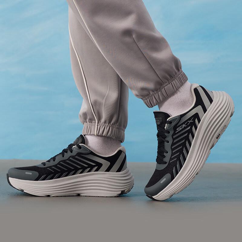 Skechers Men s GO 7/24 All-Season Running Shoes 9