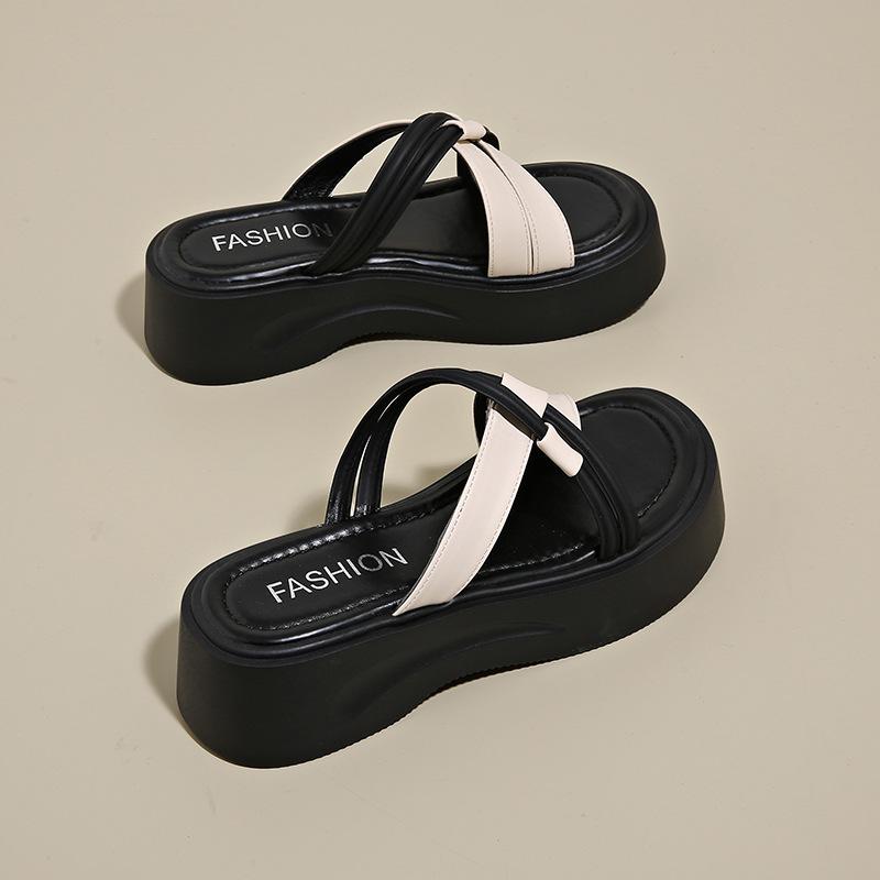 

Thick-bottomed shit feels super hot and beautiful, cool slippers children wear fashionable skirts in summer 2025 new beach shoes 35 бежевий