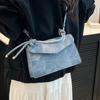 Această Geantă de Mână Pătrată Mică este Simplă, la Modă, Versatilă și Elegantă. Este o geantă crossbody cu un singur umăr