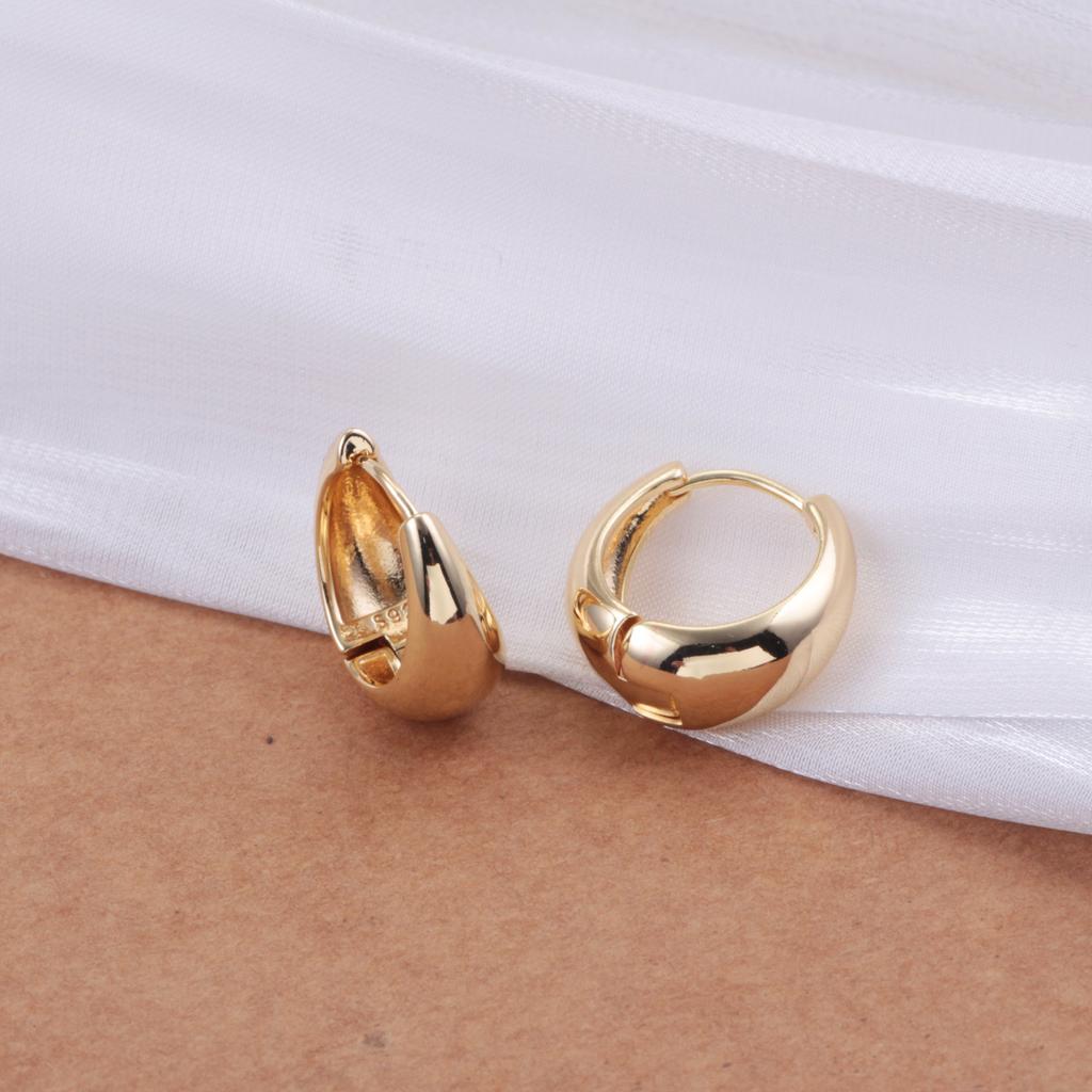 925 Sterling copper Droplet Shaped European And American Elegant And Simple Temperament Suitable For Girls To wear
