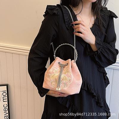 Premium Textur kleine Tasche Damen 2025 neue Mode Satin Schulter Crossbody Kettentasche Nischendesign Achseltasche