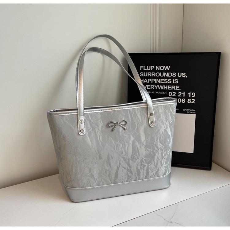 2025 Women's Large-Capacity High-End Fashion Tote: Autumn/Winter Single-Shoulder Versatile Commuter Bag