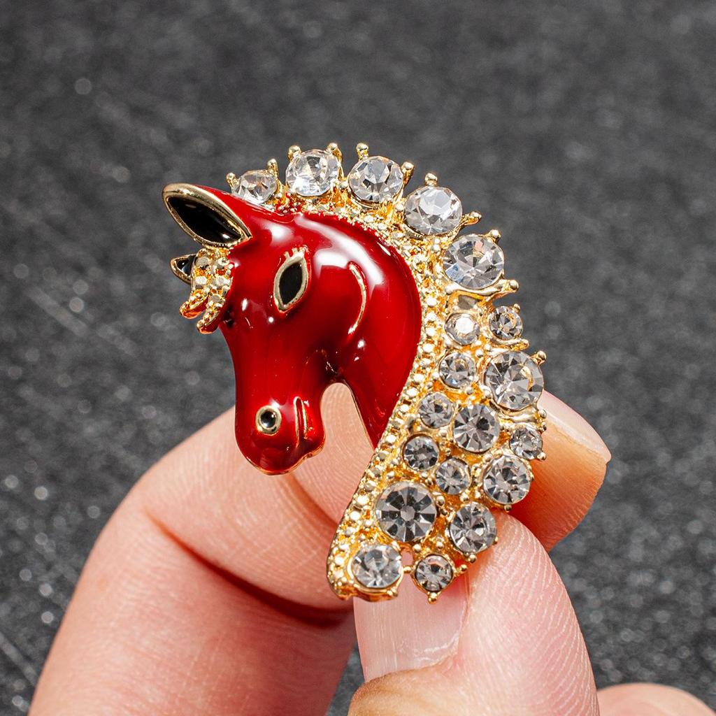 Diamond-Inlaid Red Enamel Horse Brooch: Light Luxury Zodiac Pin, Versatile and Cute.