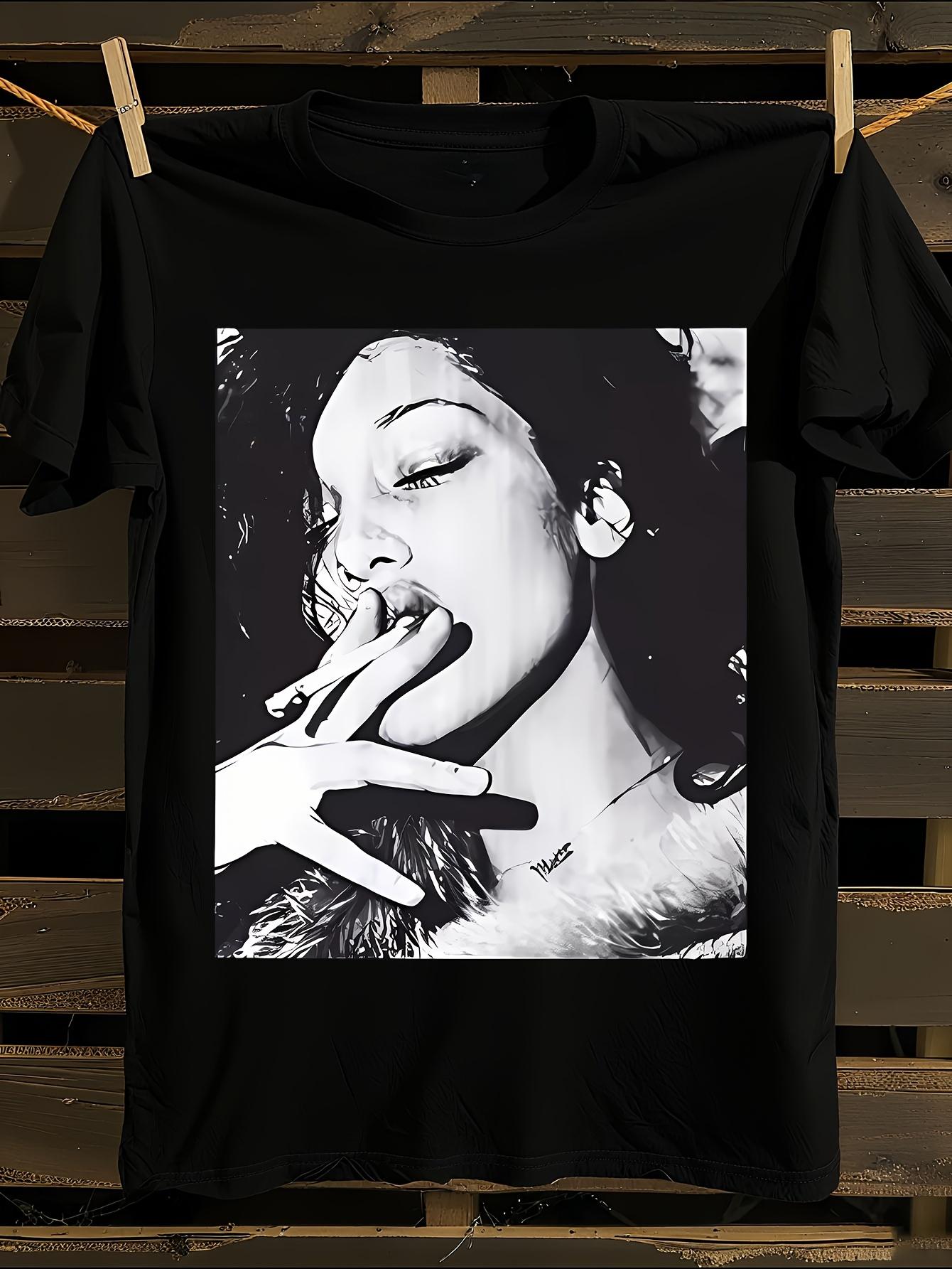 Bella Hadid Smoking and Photo Print Unisex T-shirt XXL