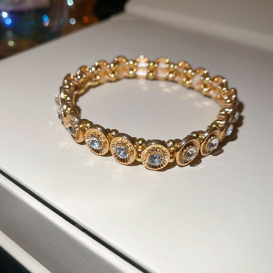 European and American diamond-encrusted flower hollow bracelet light luxury bracelet exquisite jewelry