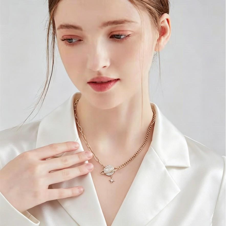 European Star Pendant Necklace: Luxurious Diamond Universe Design for Women's Versatile and Stylish Look