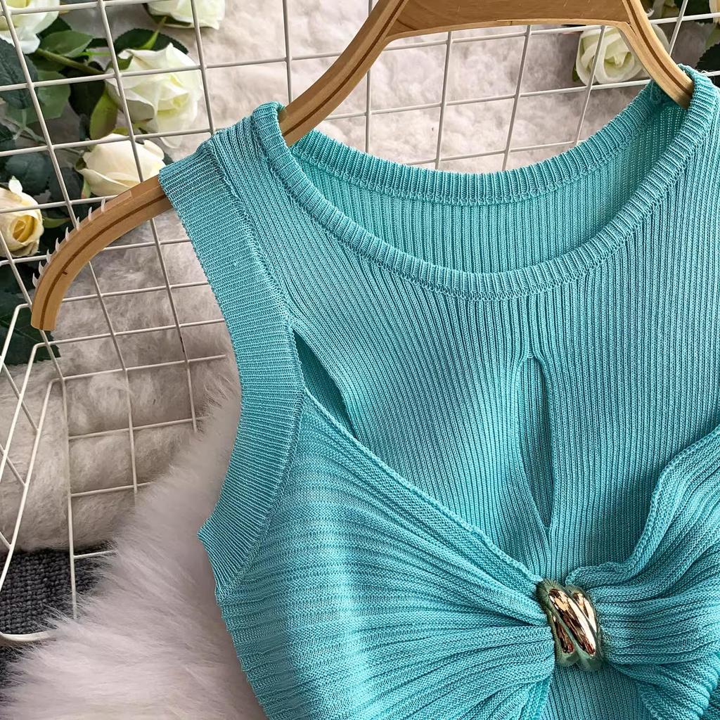 Celebrity Goddess Sexy Knit Dress with Metal Buckle Waist, Round Neck, and Hip-Hugging Slim Fit