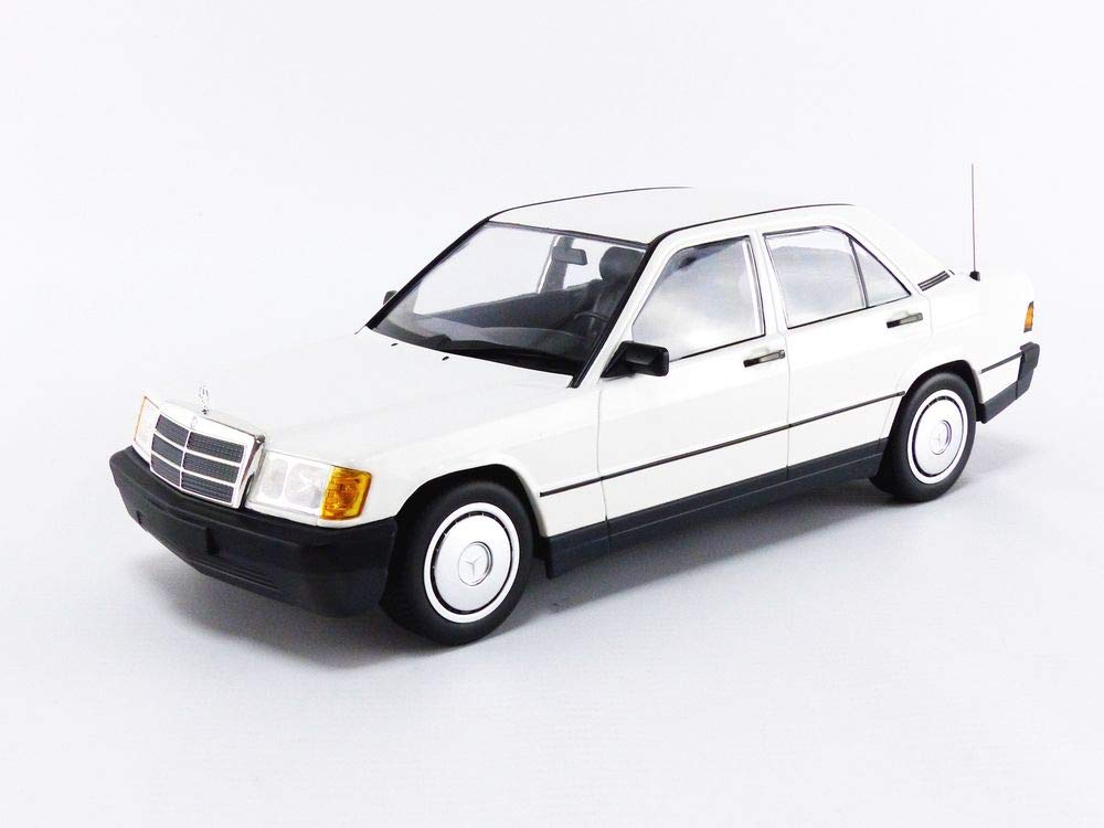 Minichamps Scale 190E 1982 White 1/18 Mercedes-Benz (W201)