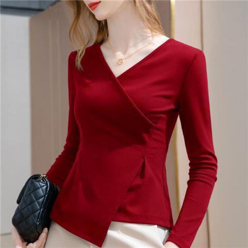 Asymmetrisches Damen-Baumwoll-T-Shirt mit V-Ausschnitt, schlankmachender Passform und gerafften Dreiviertelärmeln