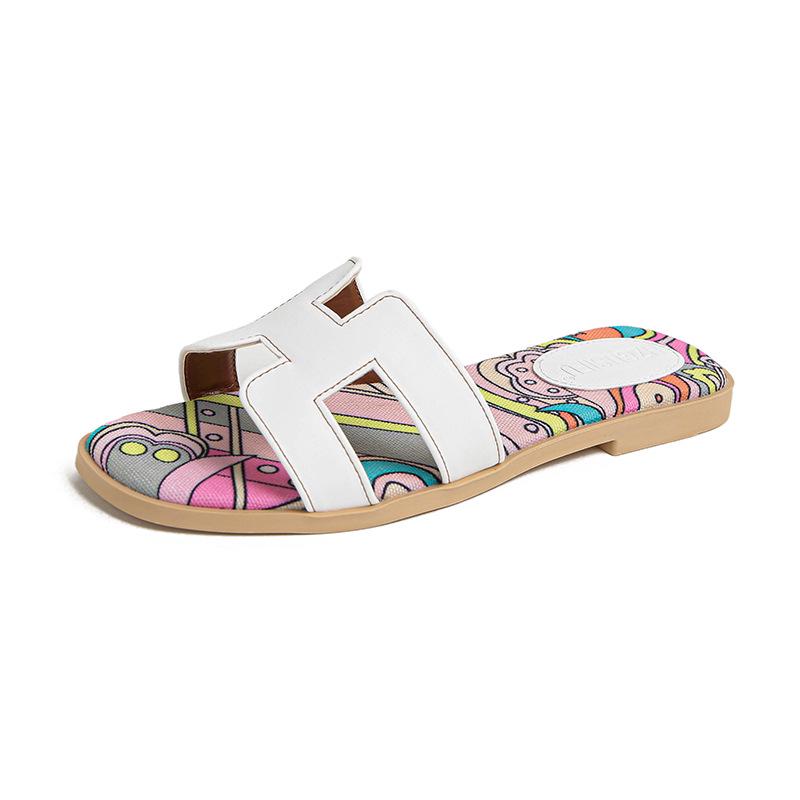 2025 New Trendy Women's Outdoor Sandals: Stylish Spring/Summer Versatile Beach Flats