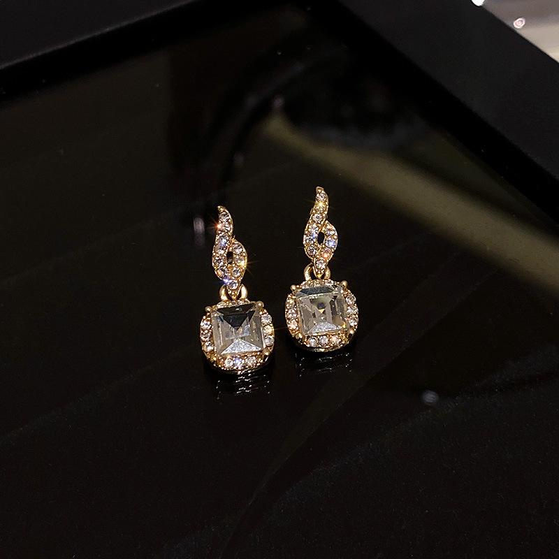 Exquisite Luxury Micro Inlaid Zircon Geometric Square Earrings for Woman 2024 Korean Fashion Zircon Party Girls Unusual Earring