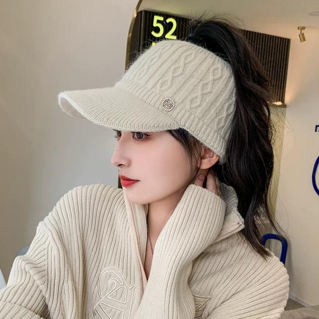 Autumn and Winter Warm Hollow Top Hat, Thickened and Can Tie A Ponytail To Prevent Cold, Ear Protection Knitted Hat, Fashionable Duckbill Hat
