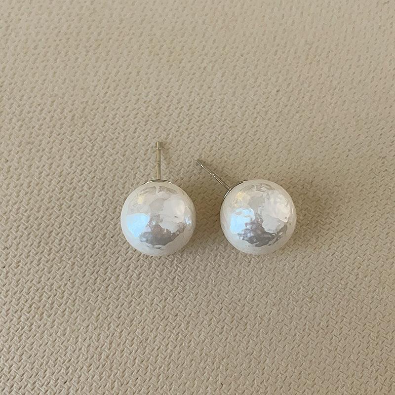 French Retro Irregular Pearl Stud Earrings Women'S Simple High-End Personality Fashion Temperament Versatile Earrings