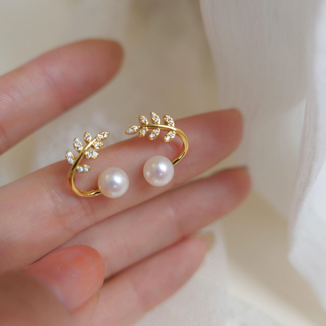 Laurel branch natural pearl bread beads s925 silver needle gold-plated earrings leaf shape stud earrings small Silver needle