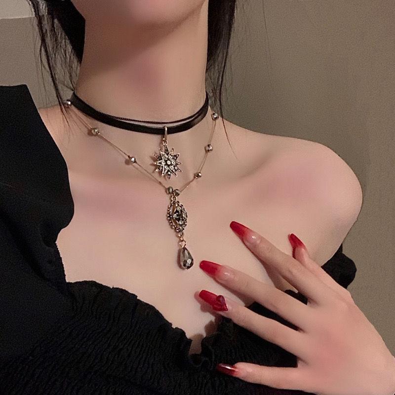 Niche Dark Multi-layer Hollow Baroque Necklace Female Retro Choker Temperament Princess Exotic Stacked with Collarbone Chain