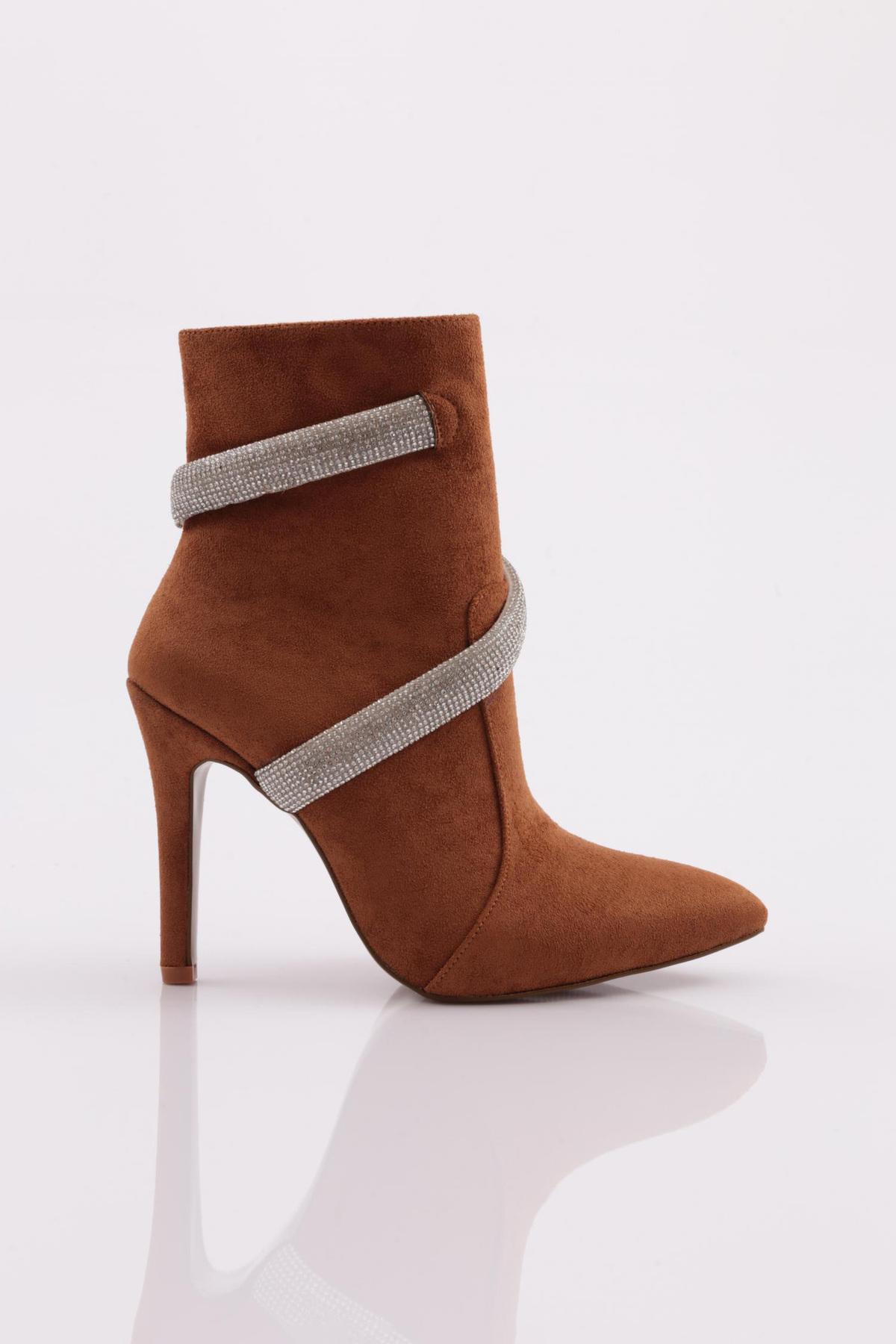 

Женские модные ботинки на тонком каблуке с острым носком и хрустальными полосками 37