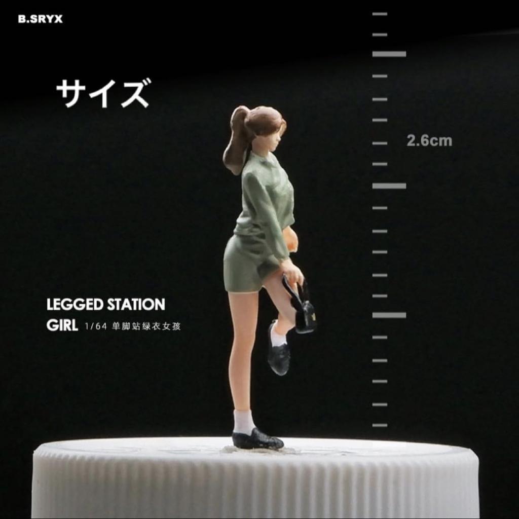 164 Scale Figure of a Girl In Casual Clothes, Miniskirt, and Green Bag, Model Kit, Diorama, Item Number 22223598 [Used]