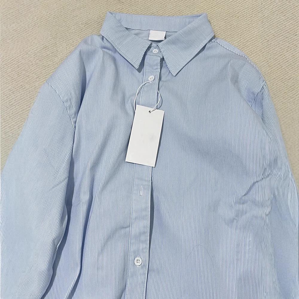 Blau gestreiftes, vielseitiges Damen-Langarmshirt für den Lagenlook im Frühling und Herbst